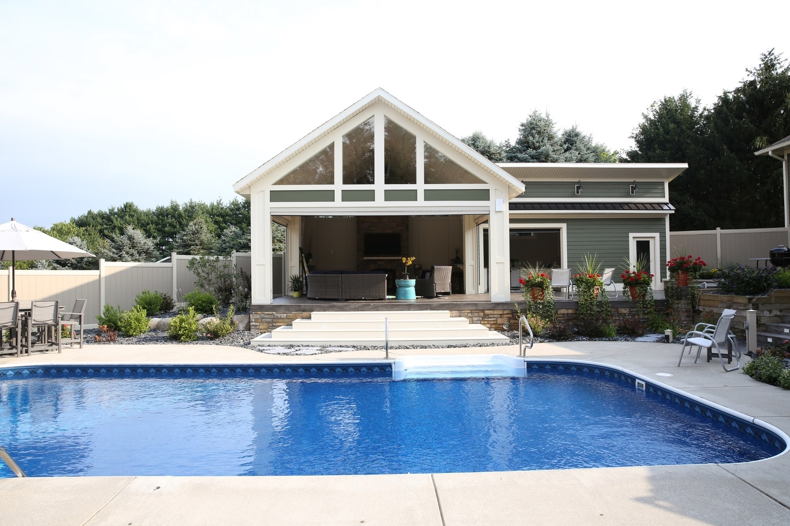 OutdoorLiving_TopPhoto